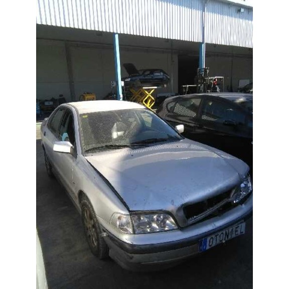 volvo s40 berlina del año 2000