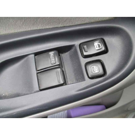 nissan almera (n16/e) del año 2000