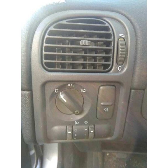 volvo s40 berlina del año 2000