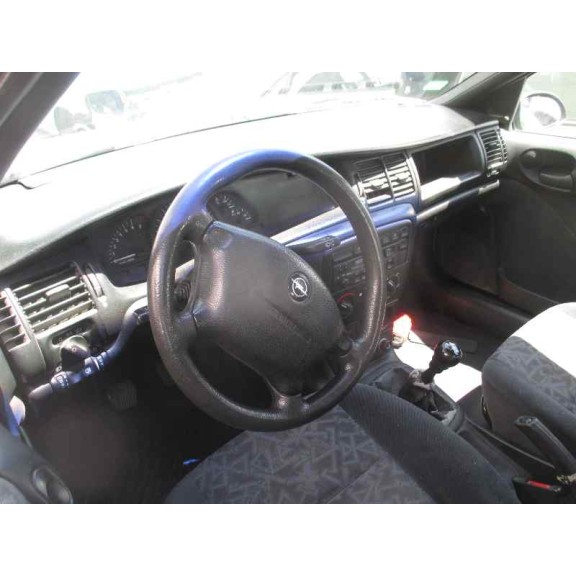 opel vectra b berlina del año 1996