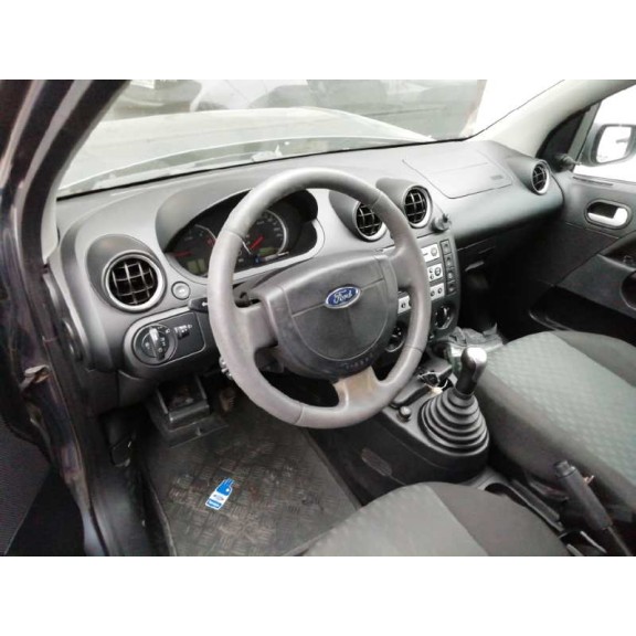 ford fiesta (cbk) del año 2004