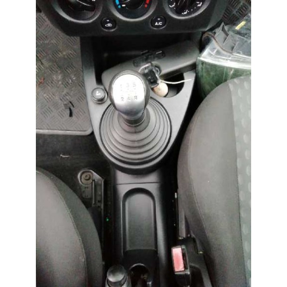 ford fiesta (cbk) del año 2004