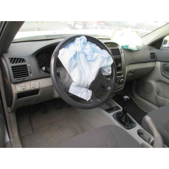 kia cerato del año 2004