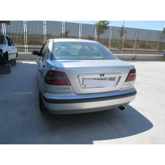 volvo s40 berlina del año 1999