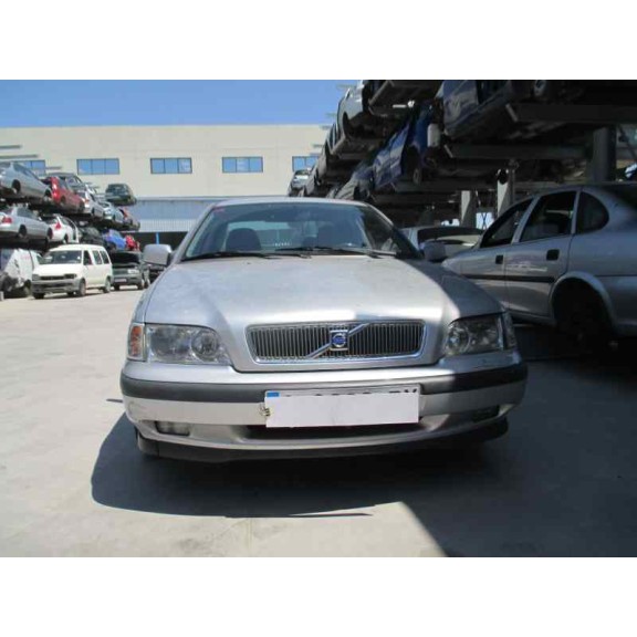 volvo s40 berlina del año 1999