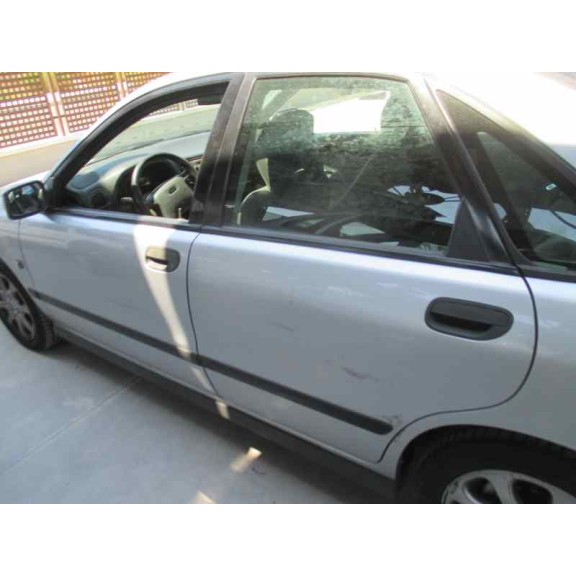 volvo s40 berlina del año 1999