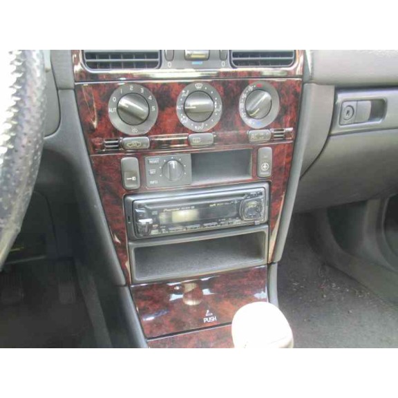 volvo s40 berlina del año 1999