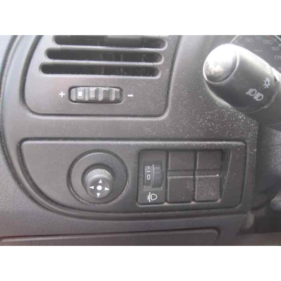 citroën xsara berlina del año 2003