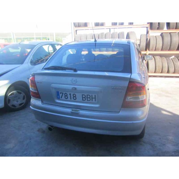 opel astra g berlina del año 2000