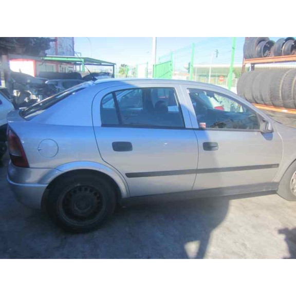 opel astra g berlina del año 2000