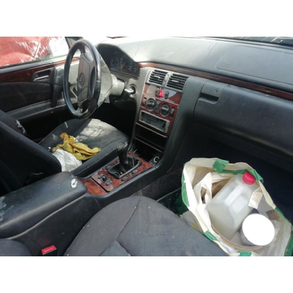 mercedes-benz clase e (w210) berlina del año 1998