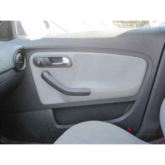 seat ibiza (6l1) del año 2002