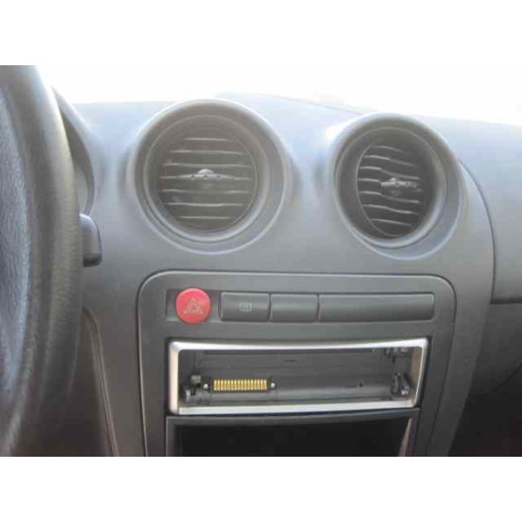 seat ibiza (6l1) del año 2002