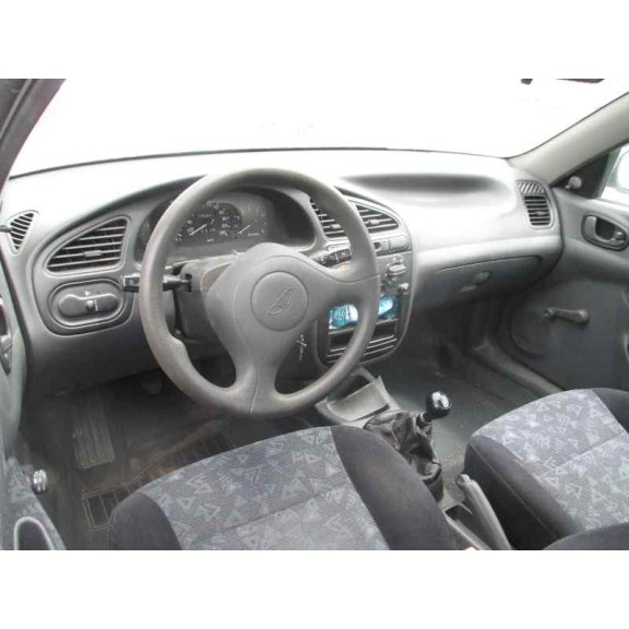 daewoo lanos del año 2000