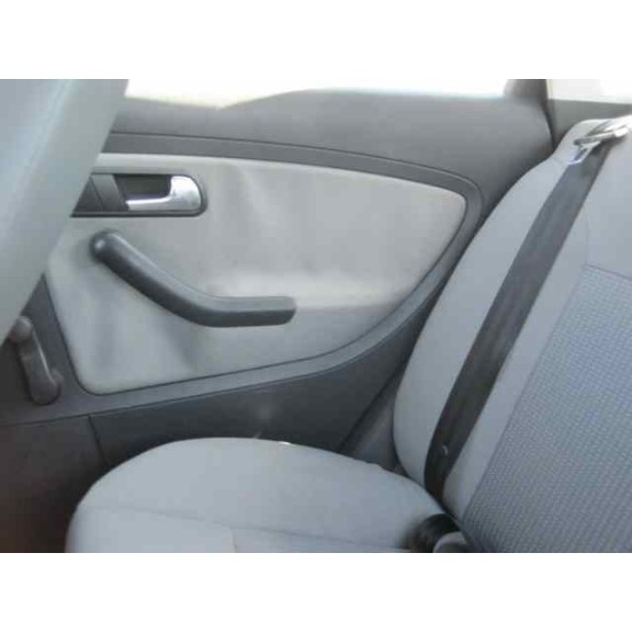 seat ibiza (6l1) del año 2002