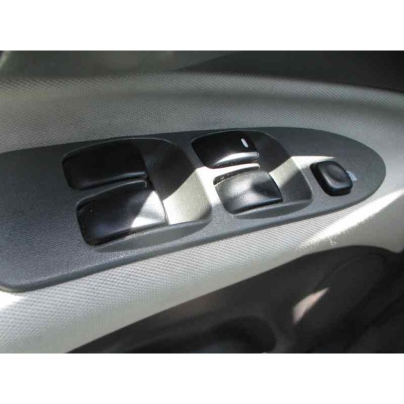 mitsubishi space star (dg0) del año 2003