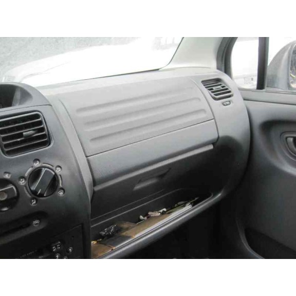 opel agila del año 2002