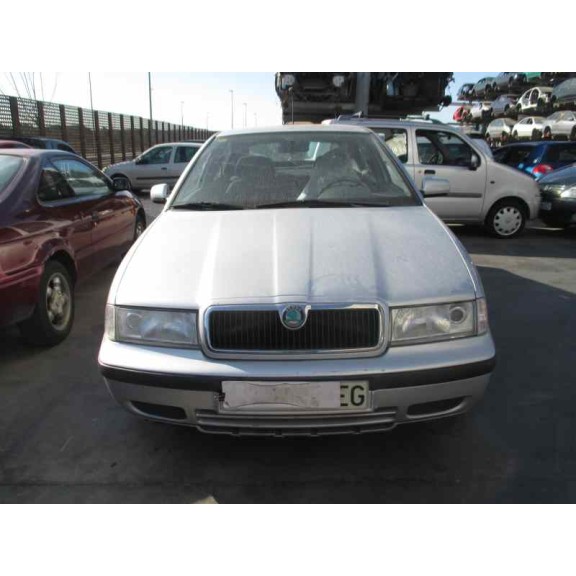 skoda octavia berlina (1u2) del año 2000