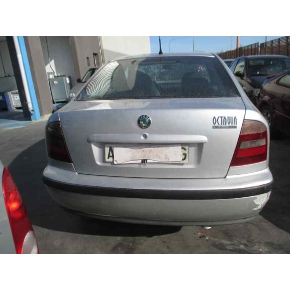 skoda octavia berlina (1u2) del año 2000