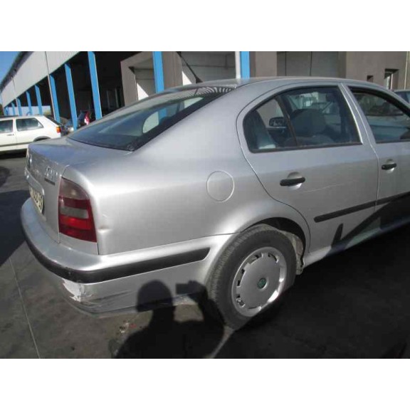 skoda octavia berlina (1u2) del año 2000