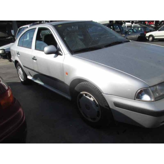 skoda octavia berlina (1u2) del año 2000