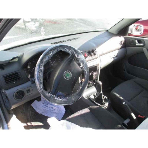 skoda octavia berlina (1u2) del año 2000