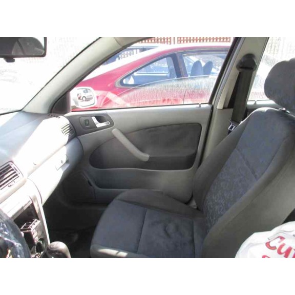 skoda octavia berlina (1u2) del año 2000