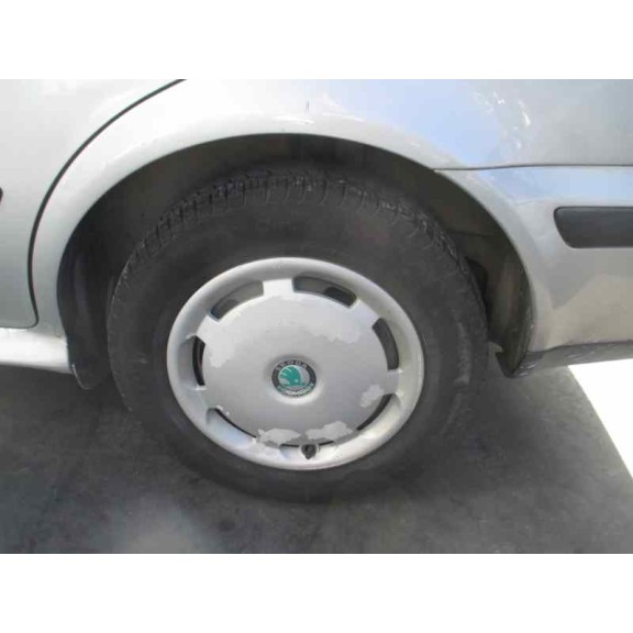 skoda octavia berlina (1u2) del año 2000