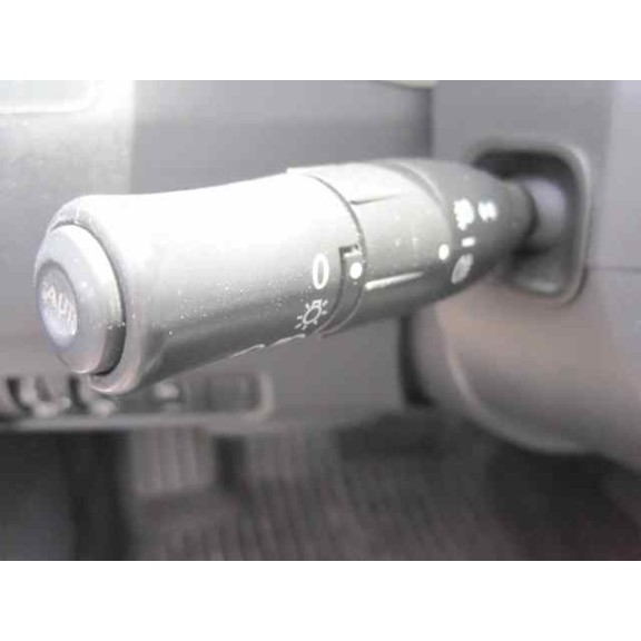 renault megane ii berlina 5p del año 1950