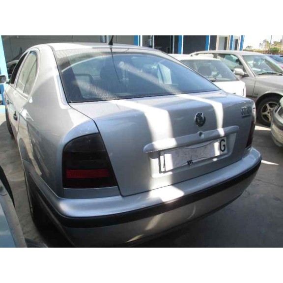 skoda octavia berlina (1u2) del año 2000