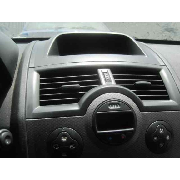 renault megane ii berlina 5p del año 1950