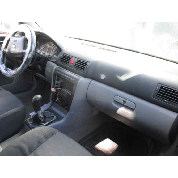 skoda octavia berlina (1u2) del año 2000