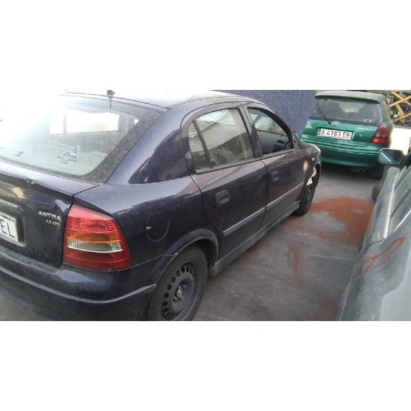 opel astra g berlina del año 2000