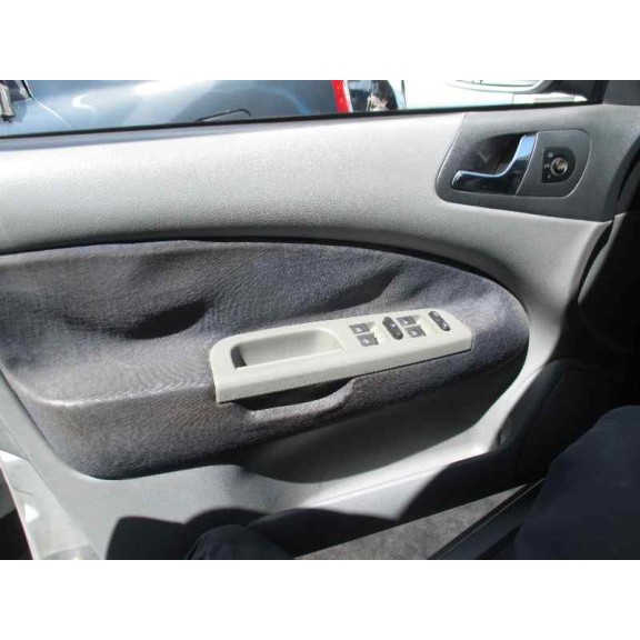 skoda octavia berlina (1u2) del año 2000