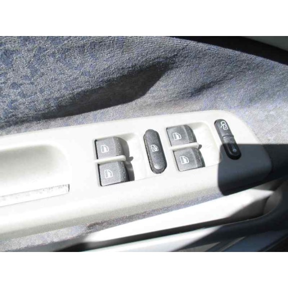 skoda octavia berlina (1u2) del año 2000