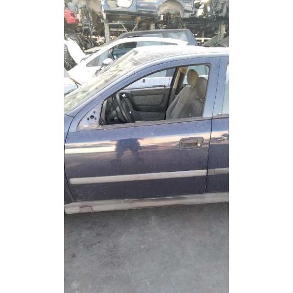 opel astra g berlina del año 2000