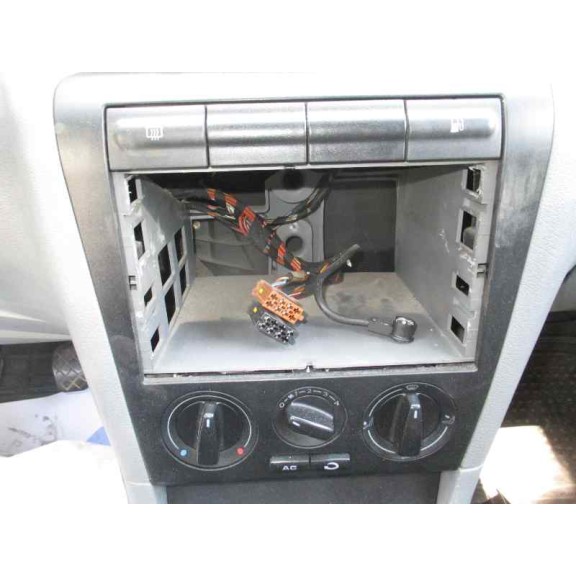 skoda octavia berlina (1u2) del año 2000