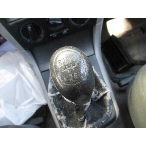 skoda octavia berlina (1u2) del año 2000