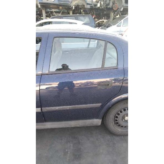 opel astra g berlina del año 2000