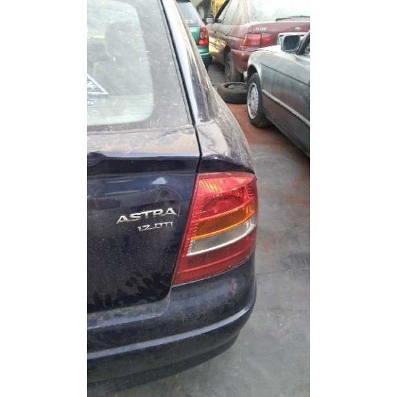 opel astra g berlina del año 2000