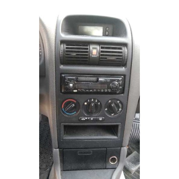 opel astra g berlina del año 2000