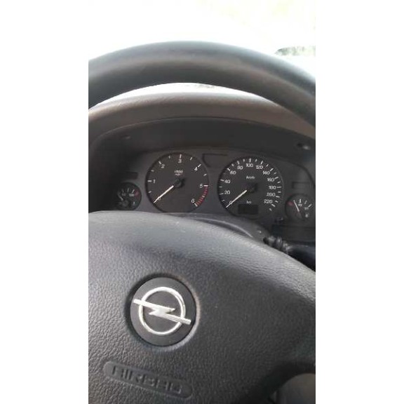 opel astra g berlina del año 2000