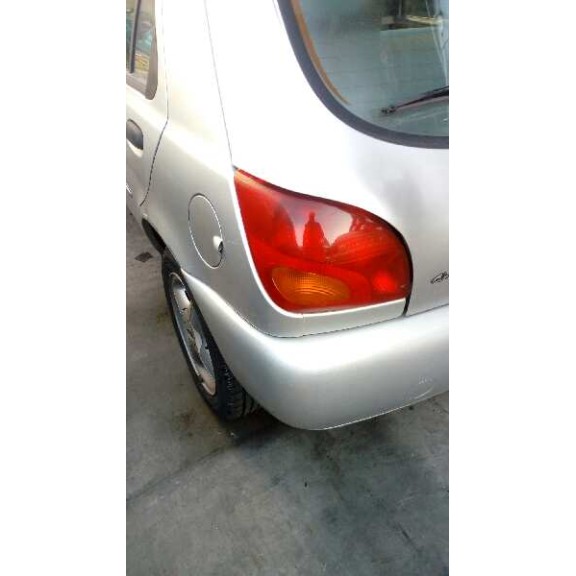 ford fiesta berlina del año 1998