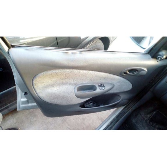 ford fiesta berlina del año 1998