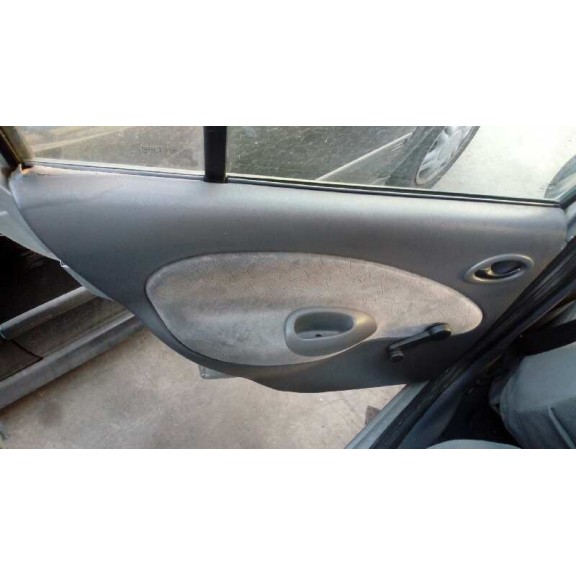 ford fiesta berlina del año 1998