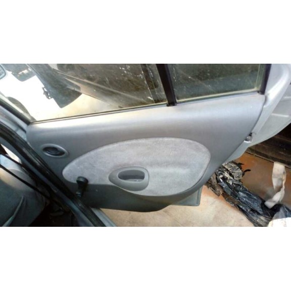 ford fiesta berlina del año 1998