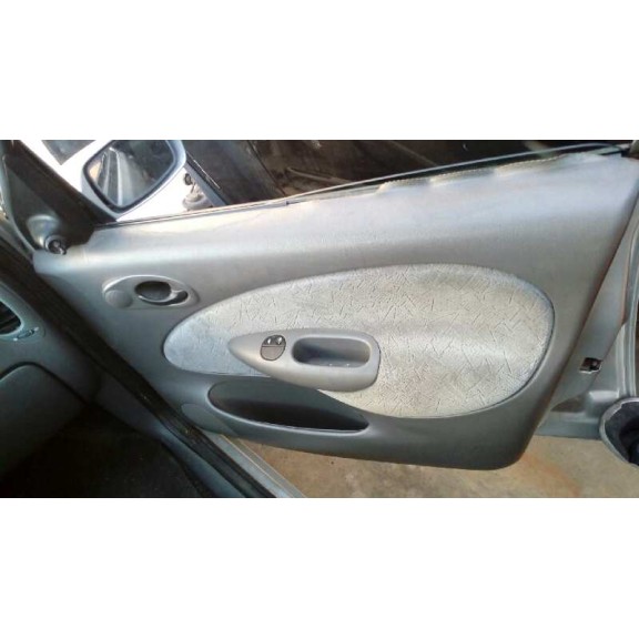 ford fiesta berlina del año 1998