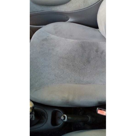 ford fiesta berlina del año 1998