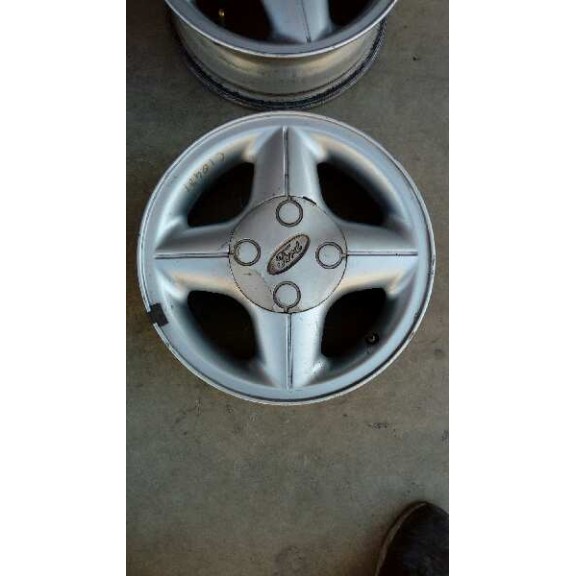 ford fiesta berlina del año 1998