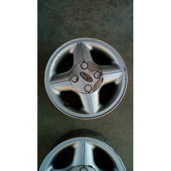 ford fiesta berlina del año 1998